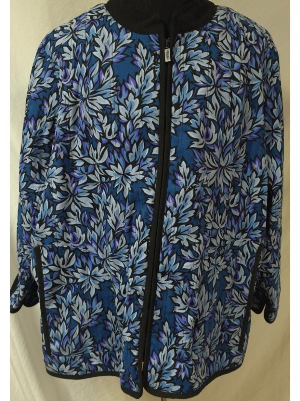 Bob Mackie Wearable Art Womens Sz 3X Blue Floral Print Quilted Zip Lined Jacket